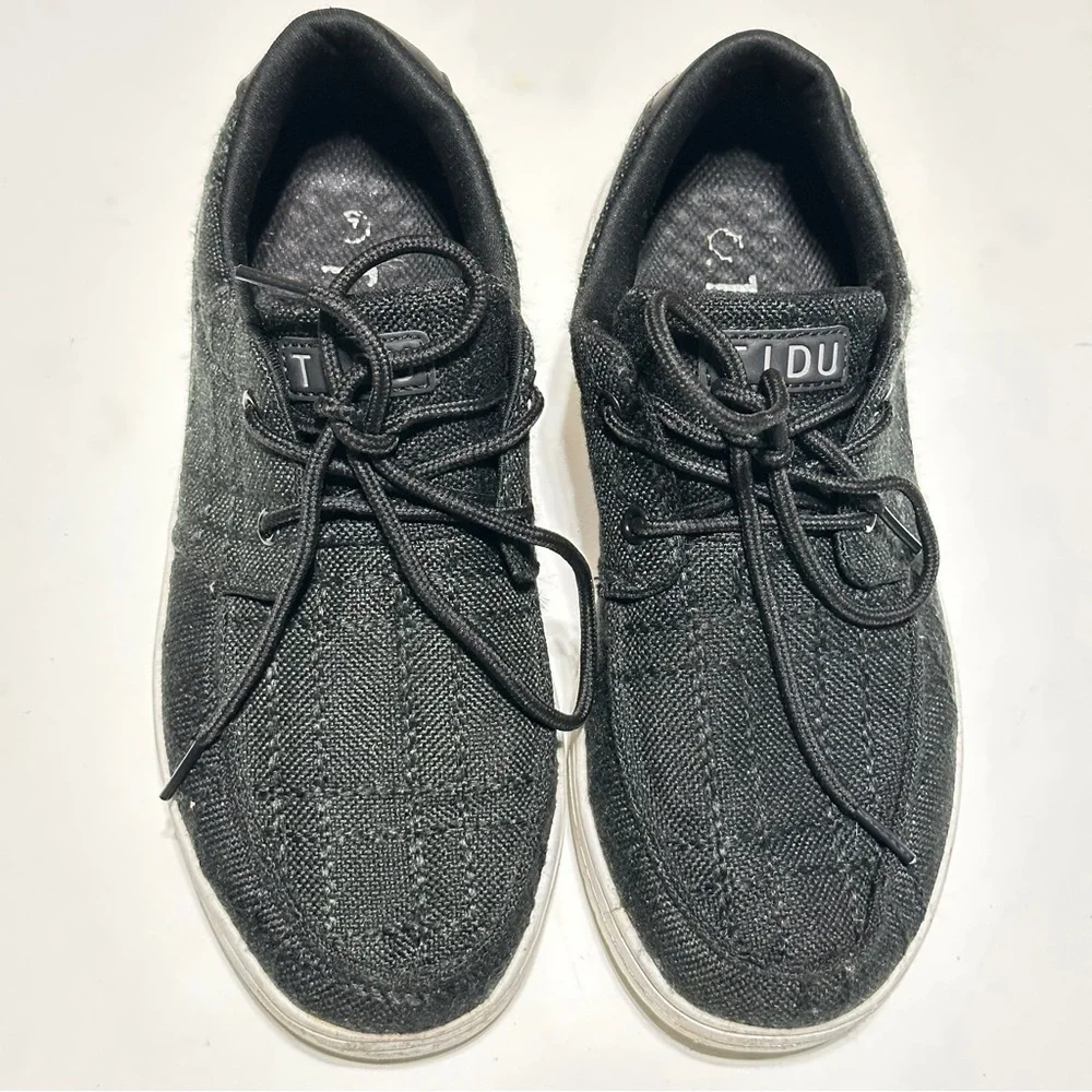 TIDU Black Lace-Up Sneakers – Women’s Size 7 (EU 37)